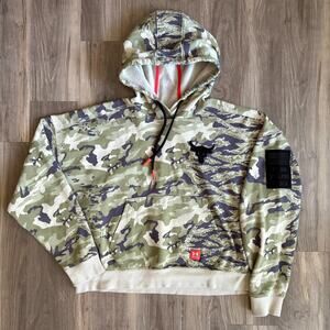 Under Armour Project Rock Military Veterans Day Hoodie Women Size XL Camo Green